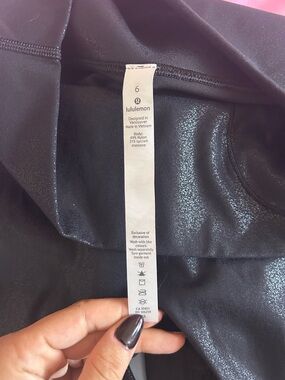 NWOT Lululemon Black Shiny Leggings - Size 6